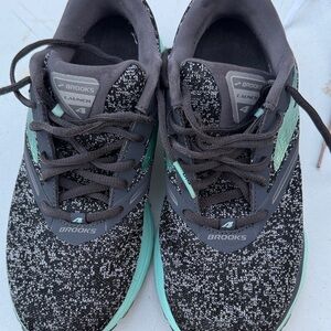Brooks Launch 4 Women's Running Shoes in Black and Mint
